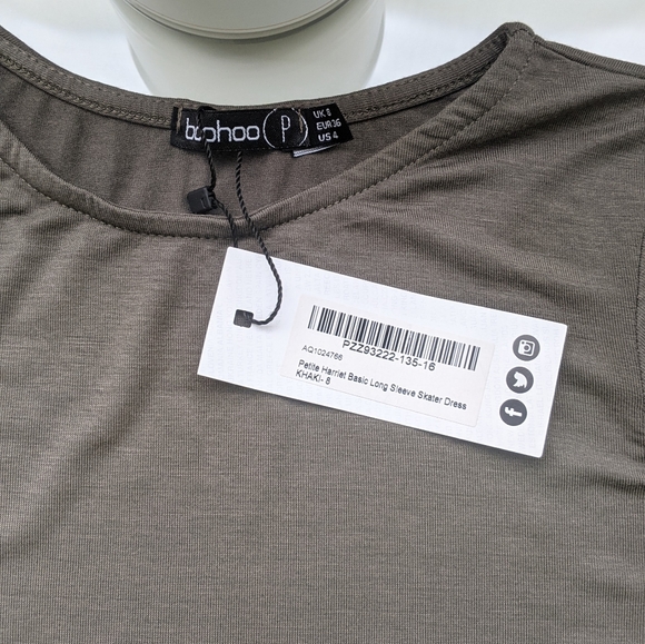 Donating Soon!! Boohoo Petite Harriet Basic LS Skater Dress - Picture 10 of 12